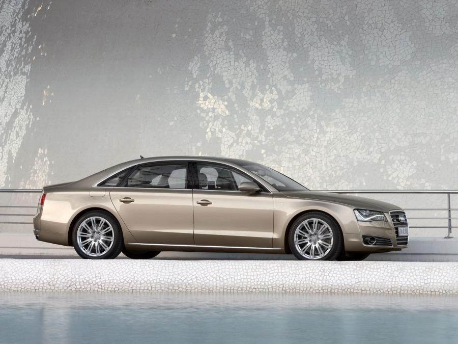  Audi A8L W12 Quattro (D4) 2010 года  (WW) (фото 11 из 35)